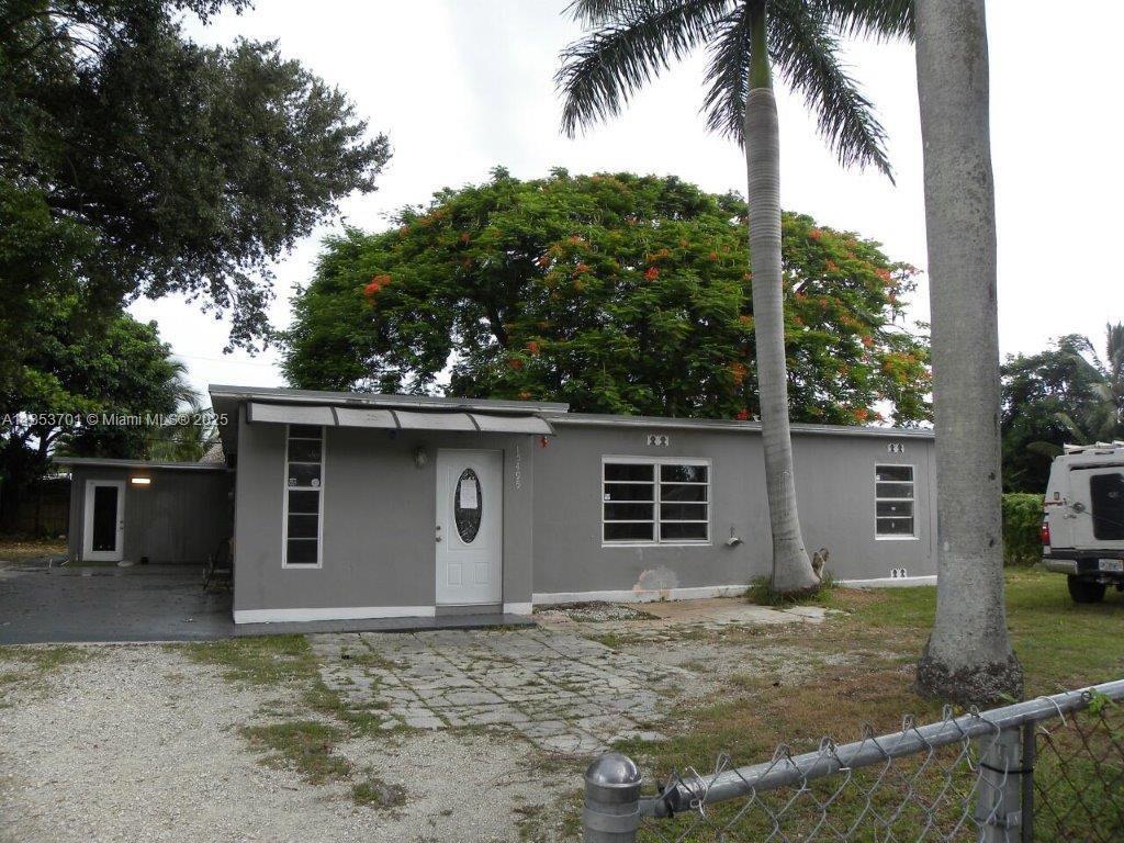 Foto principal - 15495 Hayes Ln