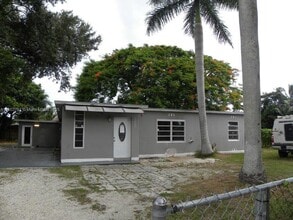 Building Photo - 15495 Hayes Ln