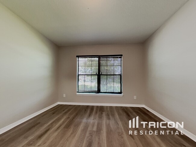 Building Photo - 591 Swallowtail Dr