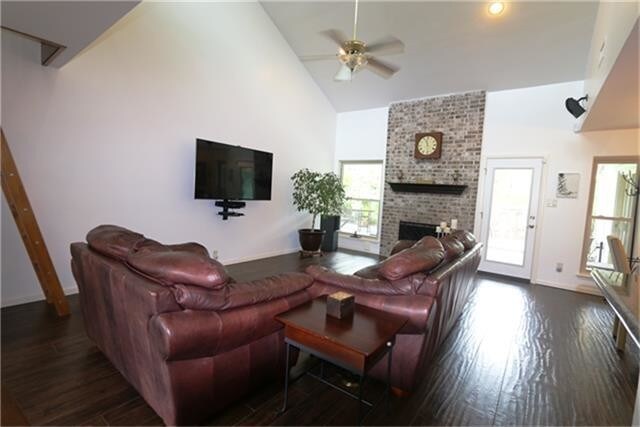 Foto del edificio - 2519 Glenn Lakes Ln