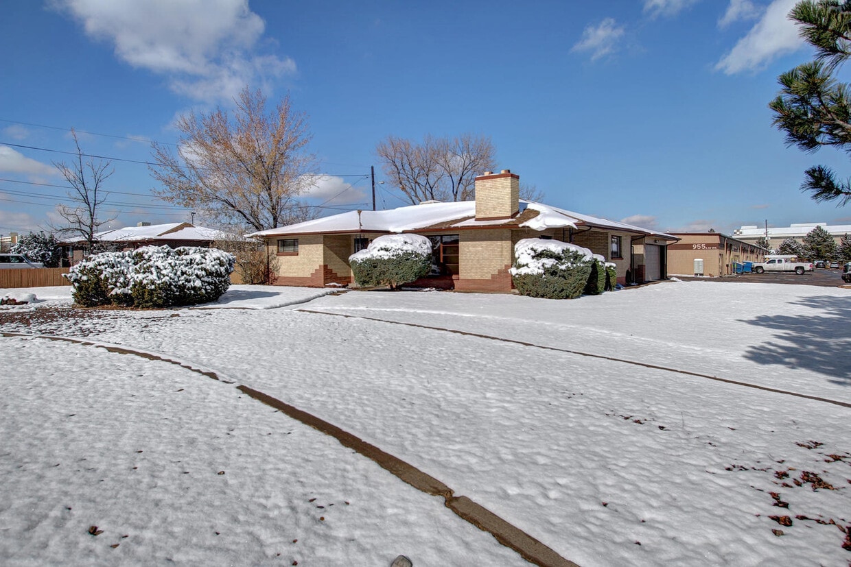 Foto del edificio - 955 E 58th Ave