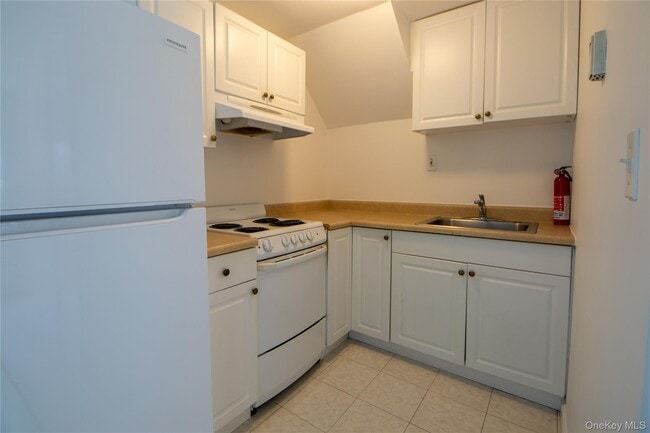 Building Photo - 31 Cherrywood Dr