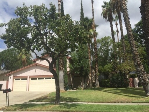 Primary Photo - 9934 La Vine St