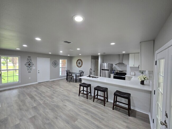 Foto del edificio - 726 Clark Dr NW
