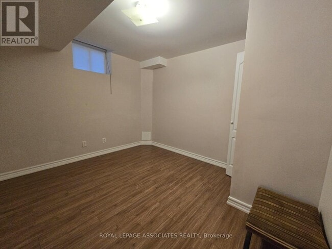Building Photo - 72 Starhill Crescent