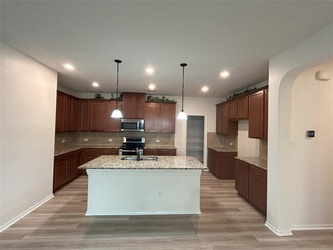 Building Photo - 307 Alamosa Dr