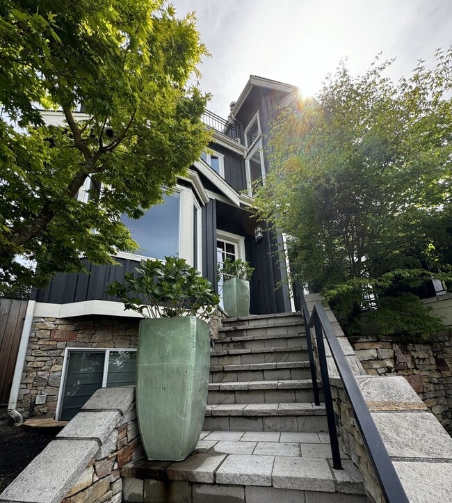 Building Photo - 4bd/4.5ba Seattle House