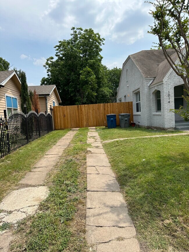 1014 Strickland St, Dallas, TX 75216 House Rental in Dallas, TX