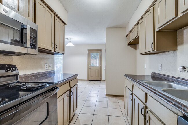 Foto del edificio - 7117 Edinburg Dr