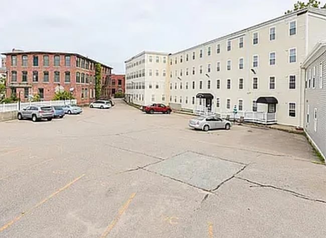 Building Photo - 148 Bernon St