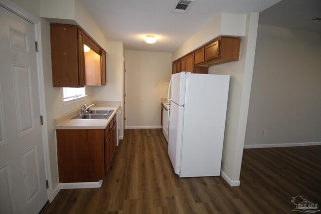 Building Photo - 501 Wood Crest Way