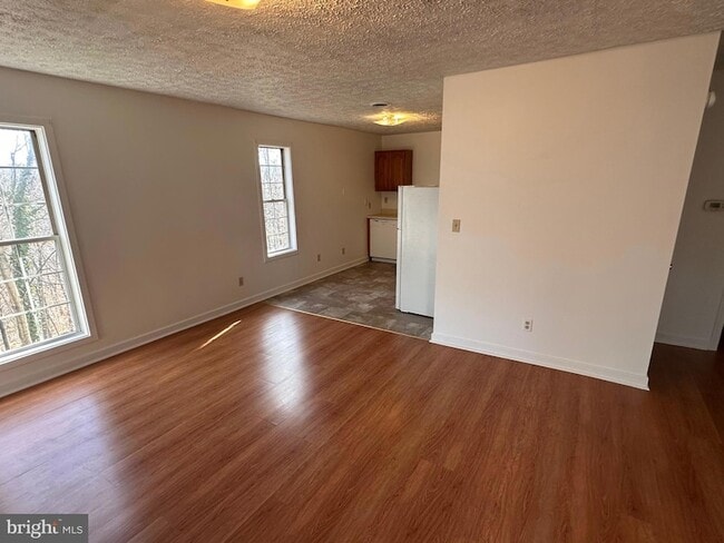 Foto del edificio - 30 Westridge Dr