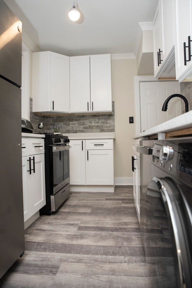 Foto del edificio - 3837 N Greenview Ave