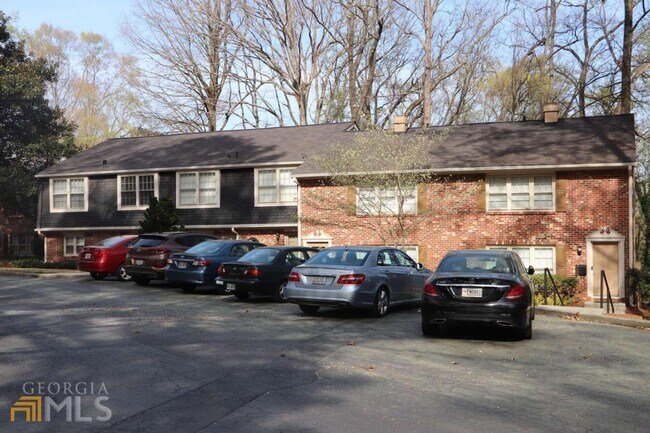 Foto del edificio - 2309 Northlake Ct NE