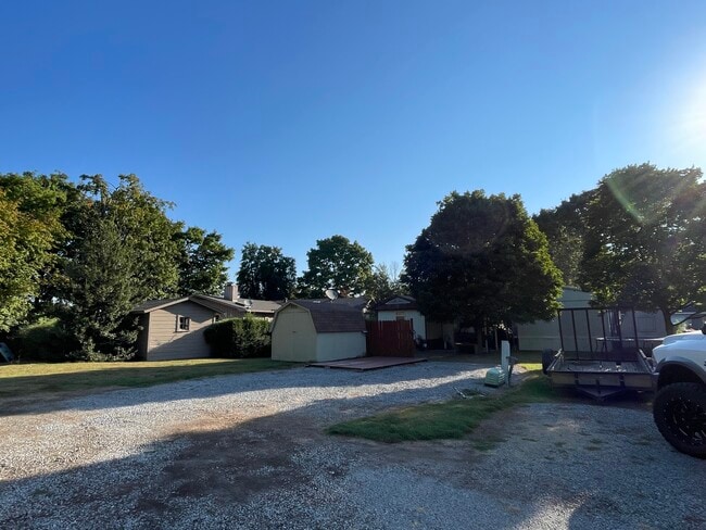 Building Photo - W-7 MHP #18