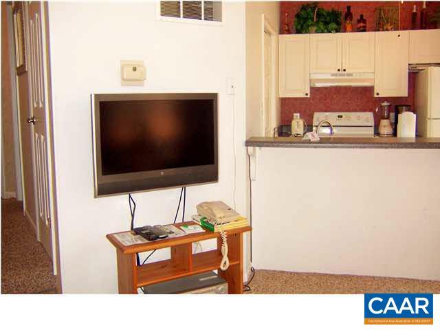 Building Photo - 484 3 Ridges