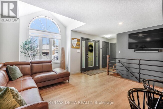 Building Photo - 146 Sandra Crescent