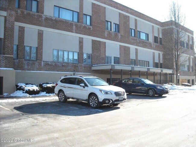 Building Photo - 222 S Ten Broeck St