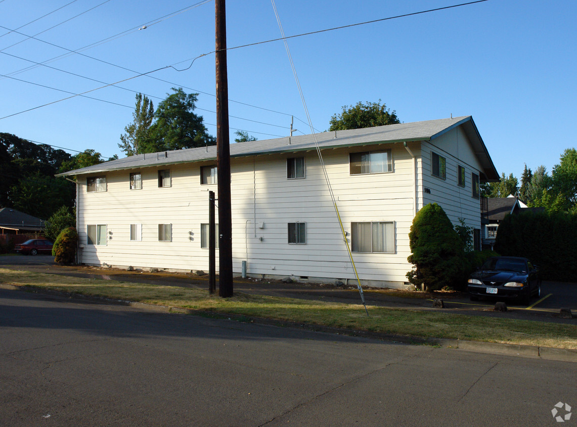 Building Photo - 1686 Liberty St NE