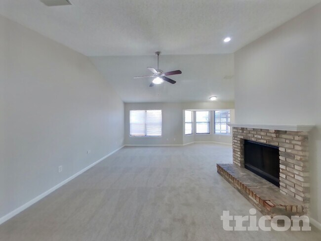 Building Photo - 1487 Rose Hill Dr E