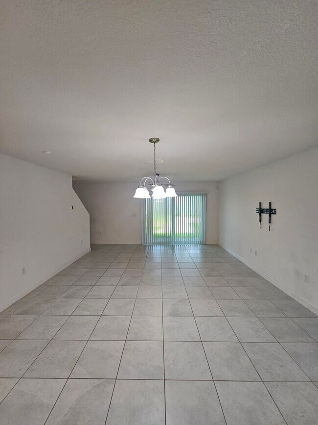 Building Photo - 6765 Broadwater Ln