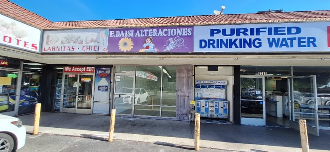 Foto del edificio - 5017 Gage Ave