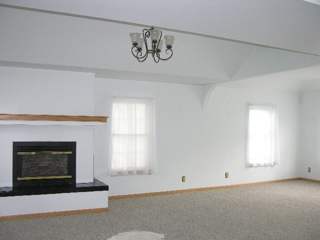 Living Room - 113 N 6th St