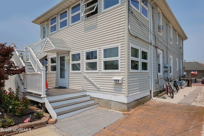 Building Photo - 111 Guyer Ave