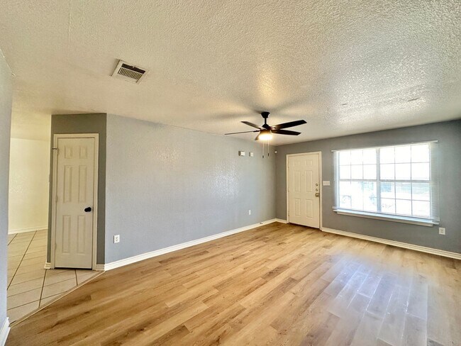 Building Photo - 519 S 54th St