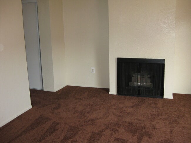 Building Photo - Sun Valley Apartments