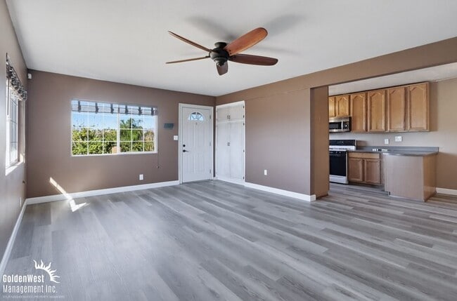 Building Photo - Updated 3Bdm 2 Ba Single Story Home with Detached Garage in the Heart of Lakeside