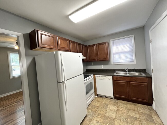 Building Photo - Prime East Nashville Living!
