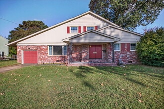 Building Photo - 322 Shoreline Dr