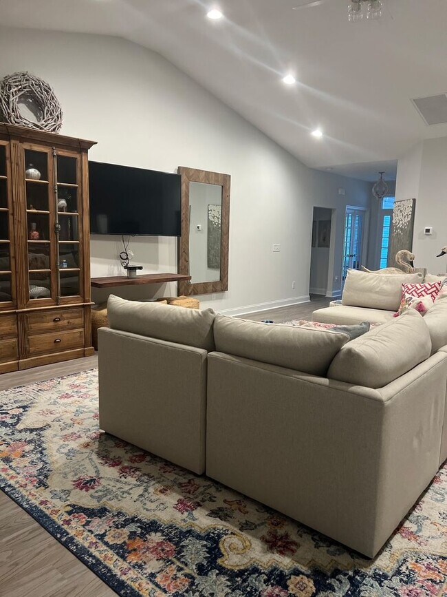 Building Photo - Coastal Comfort Awaits: Your Ideal 4-Bedro...