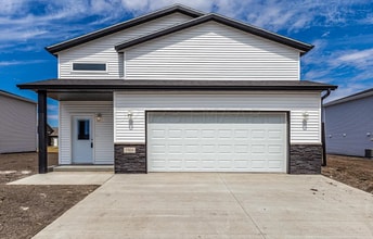 Building Photo - 1506 KEYSTONE CIR NE