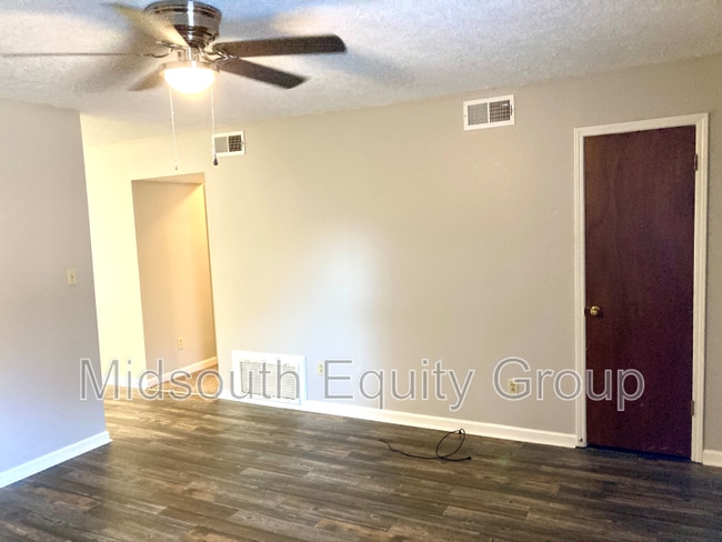 Building Photo - 124 Lower Brownsville Rd