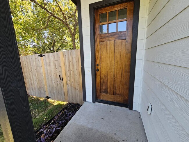 Foto del edificio - Available now ready for immediate move in ...