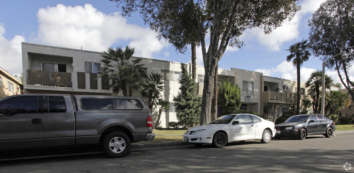 Building Photo - Crestwood Apartments