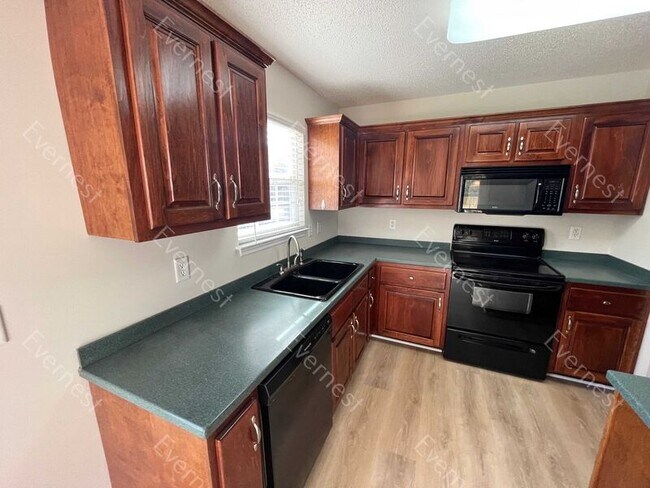 Building Photo - 8444 Paradigm Pl