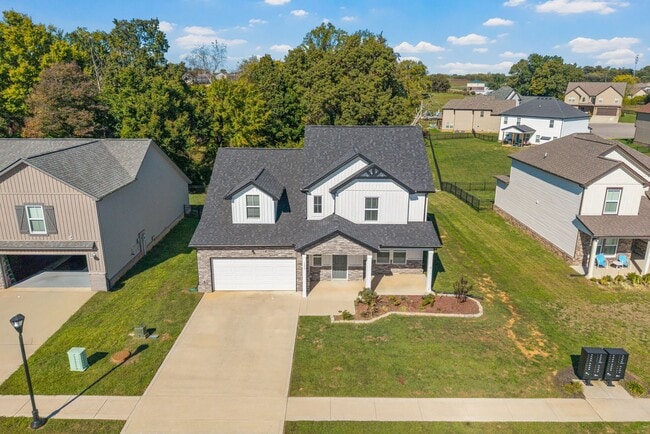 Foto del edificio - Luxury Meets Comfort: 5-Bed Beauty with Ch...