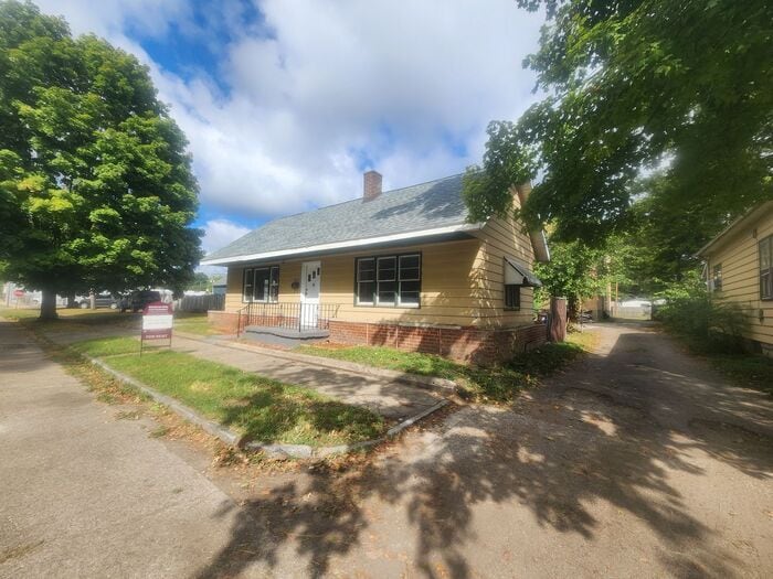 Primary Photo - 2 Bedroom 1 Bath House on the Northside