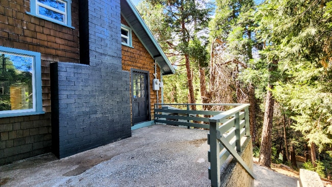 Building Photo - 480 Valley Rd
