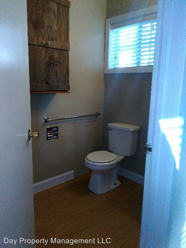 Building Photo - 716 E Kimberly Ave