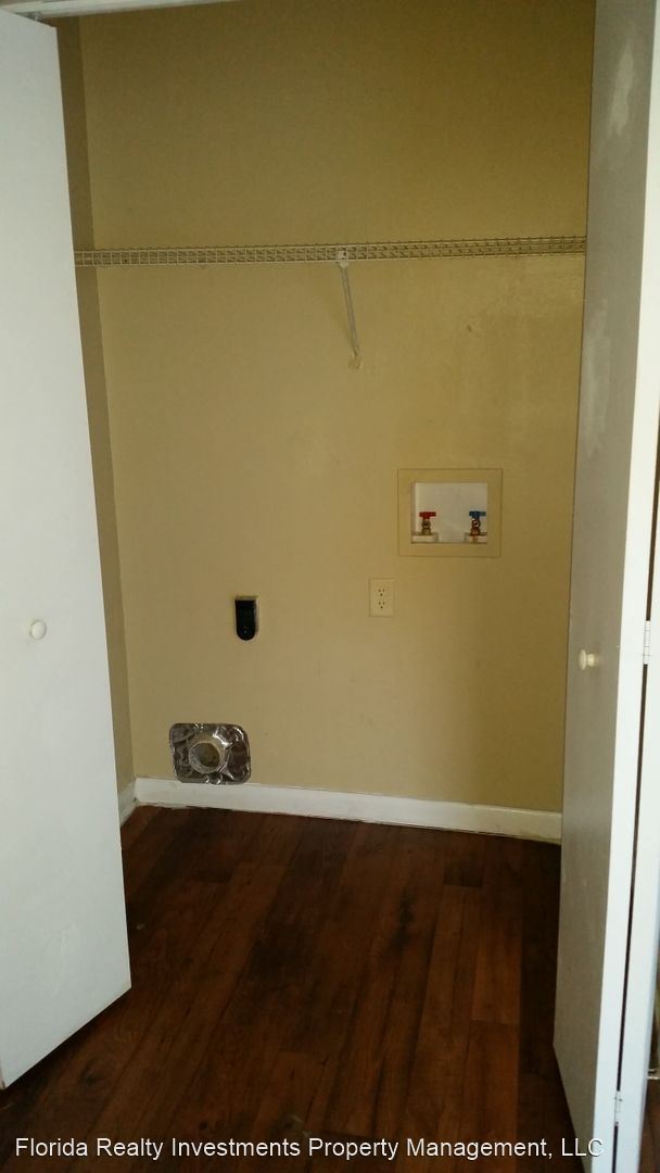 Building Photo - 1104 E Bougainvillea Ave
