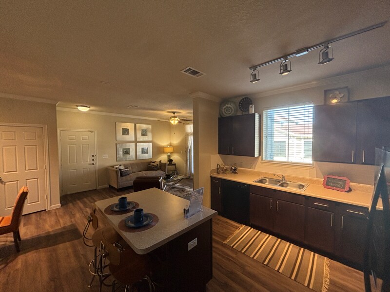 Foto principal - 1811 Medical Pkwy