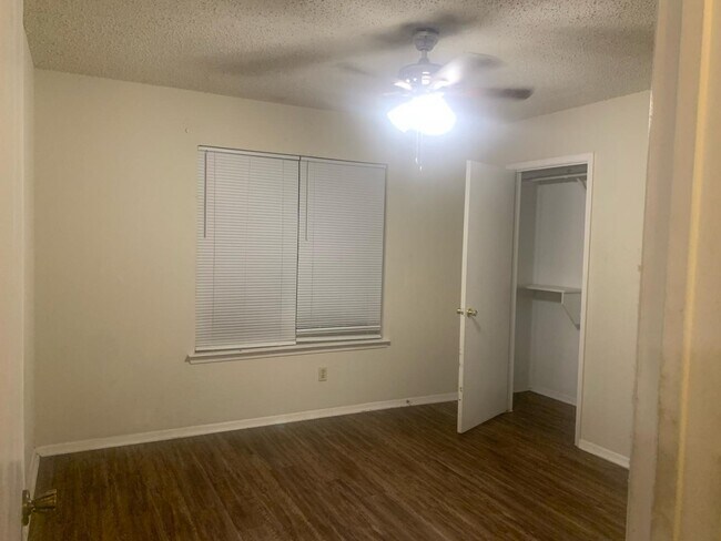 Foto del edificio - 420 Oakwood Ln