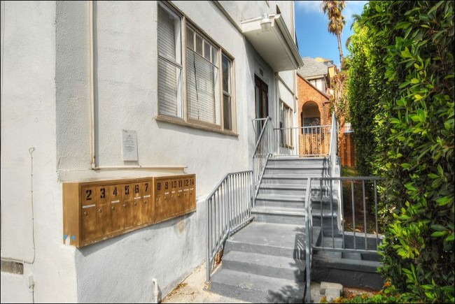 Building Photo - 1811 Ivar Ave
