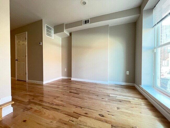 Foto del edificio - 2131 E Chase St