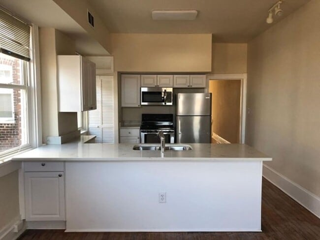 Photo - 1820 W Cary St Townhome