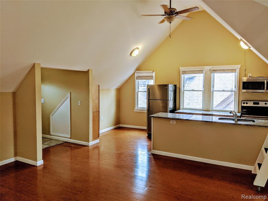 Primary Photo - 4759 Trumbull St